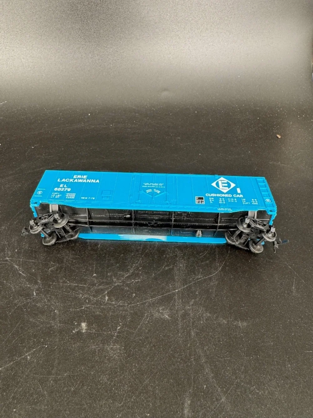 Bachmann HO Scale 51' Erie Lackawanna 68279 Steel Plug Door Box Car No box